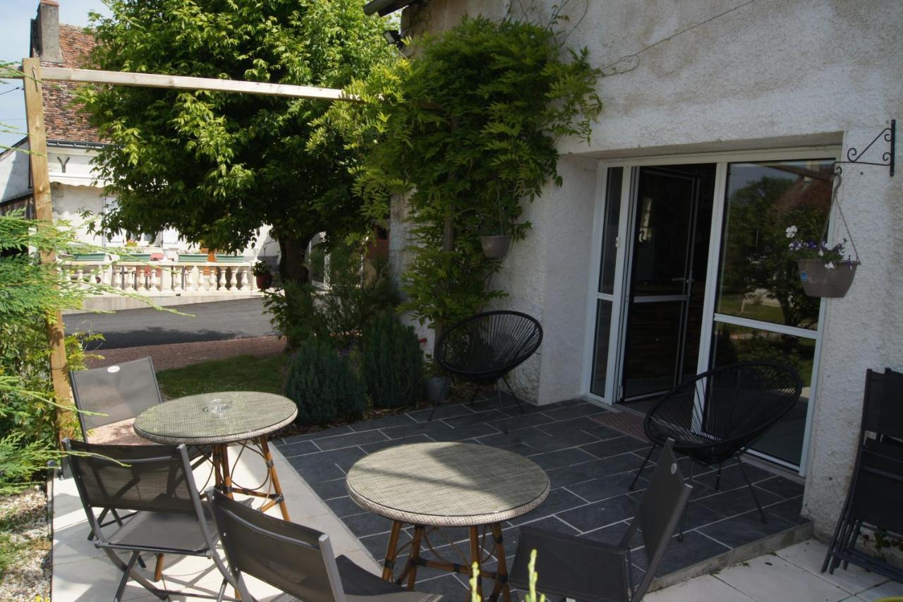 Chambres D Hotes De La Mauguiniere Neuille-le-Lierre ภายนอก รูปภาพ