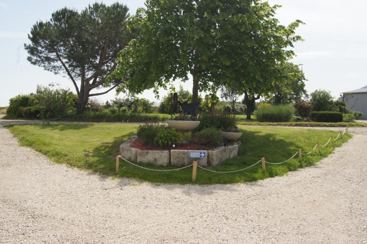 Chambres D Hotes De La Mauguiniere Neuille-le-Lierre ภายนอก รูปภาพ